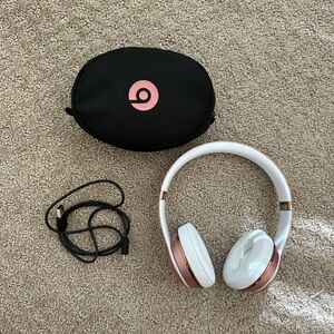 Rose Gold/White Beats (Solo3) Wireless Headphones